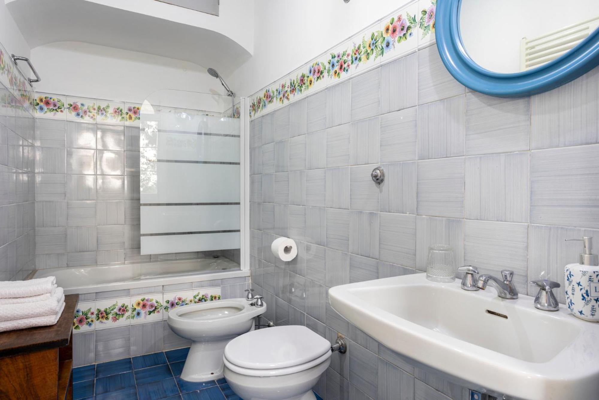 B&B In An 1800S Frescoed Villa With Panoramic Solarium And Historic Park - Villa Mastrangelo Colli del Tronto Bagian luar foto
