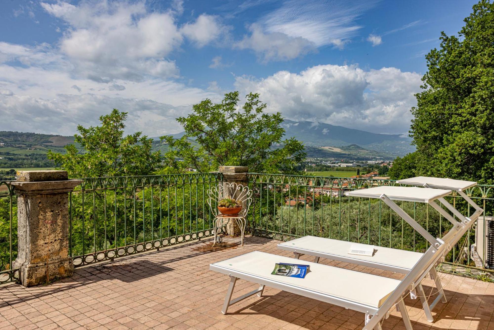 B&B In An 1800S Frescoed Villa With Panoramic Solarium And Historic Park - Villa Mastrangelo Colli del Tronto Bagian luar foto